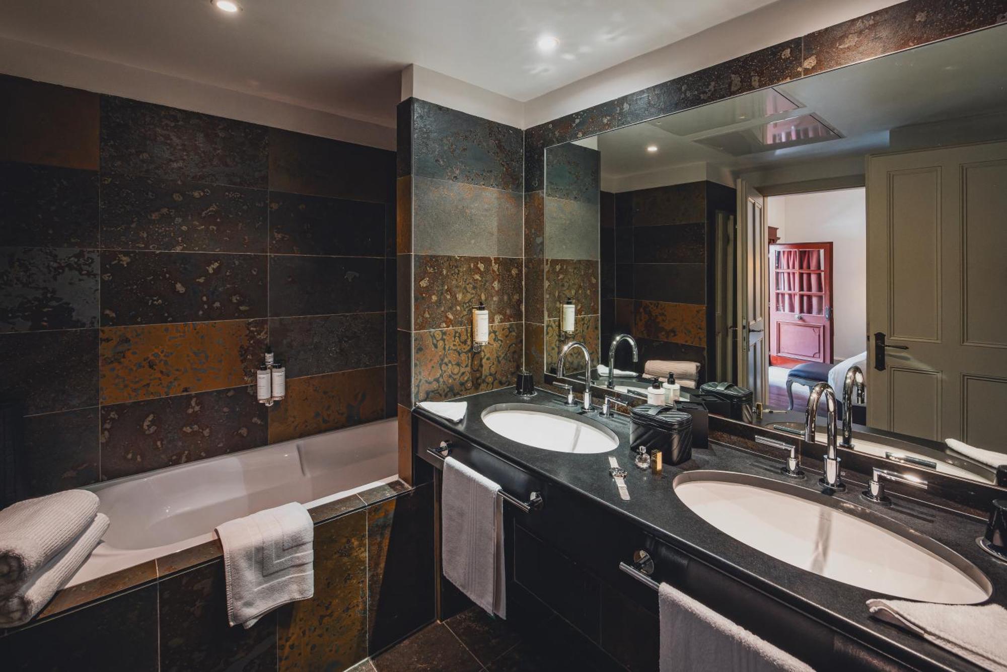 Prestige Room with Queen Bed or Twin Beds,1717022291:JPEG